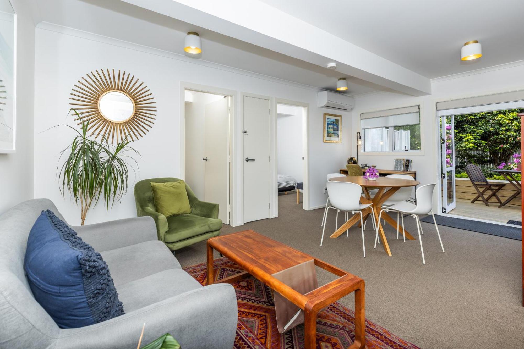 2 Bedroom Home Away From Home Near Cbd & Private Parking Хамилтън Екстериор снимка