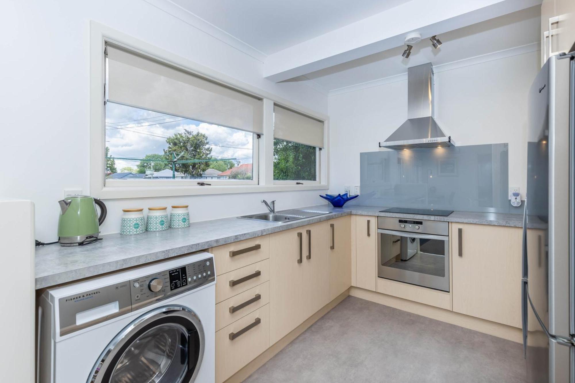 2 Bedroom Home Away From Home Near Cbd & Private Parking Хамилтън Екстериор снимка